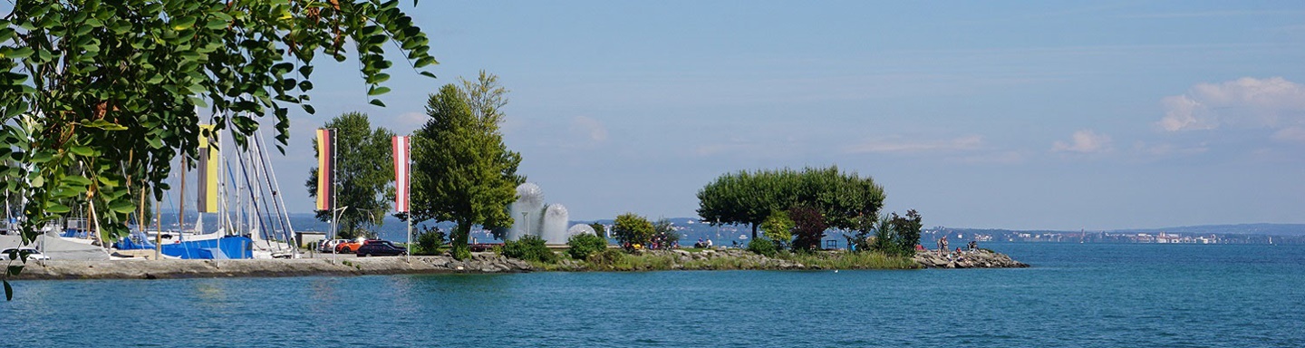 Vom Romanshorner Seepark aus, in dem sich auch der ASCO-Brunnen befindet, hat man einen herrlichen Blick auf den Bodensee.