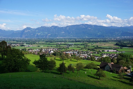 Wunderschöner Blick ins Rheintal zwischen Altstätten und Heiden - im Vordergrund liegt der Ort Marbach.