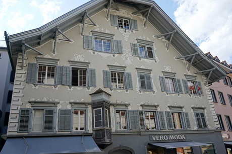 Das (ehemalige Gast-)Haus zur Glocke in der Churer Altstadt.