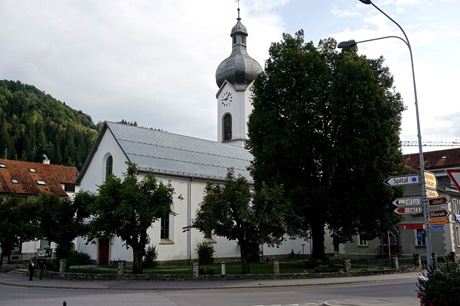 Die Katholische Pfarrkirche Mariae Himmelfahrt in Ilanz.